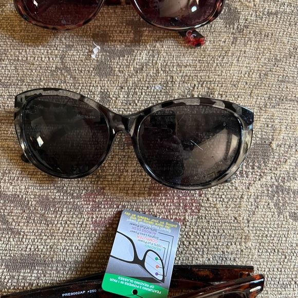 15 pair lot of 2.5% bifocal sunglasses. - Picture 3 of 5